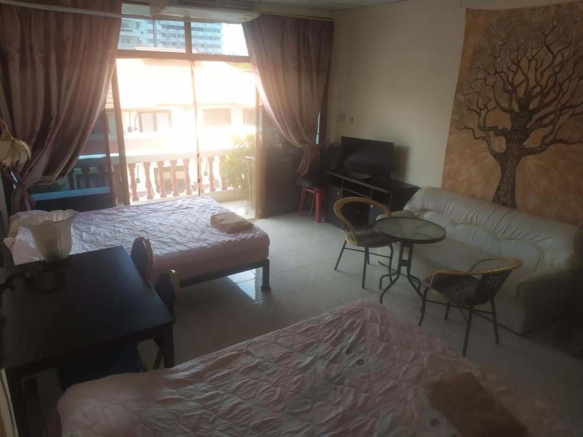 Artem'S Guesthouse Джомтиен Бийч Екстериор снимка