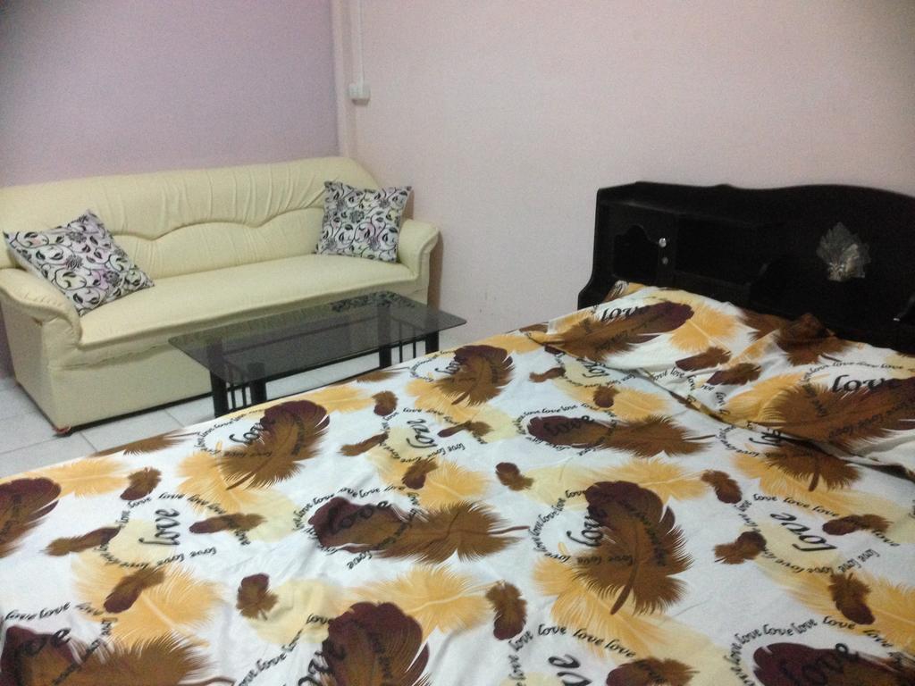 Artem'S Guesthouse Джомтиен Бийч Стая снимка