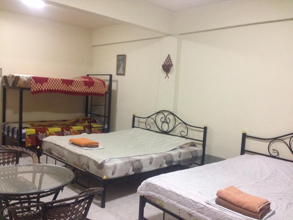 Artem'S Guesthouse Джомтиен Бийч Екстериор снимка