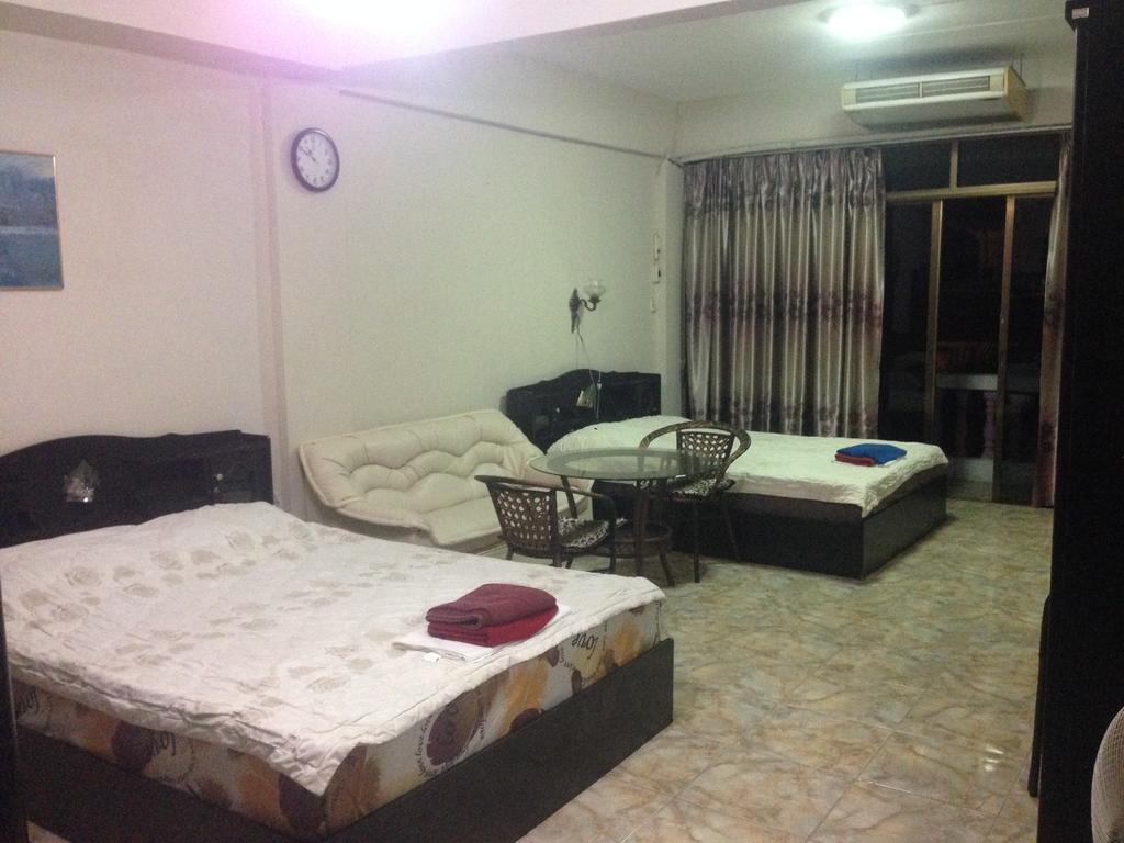 Artem'S Guesthouse Джомтиен Бийч Екстериор снимка