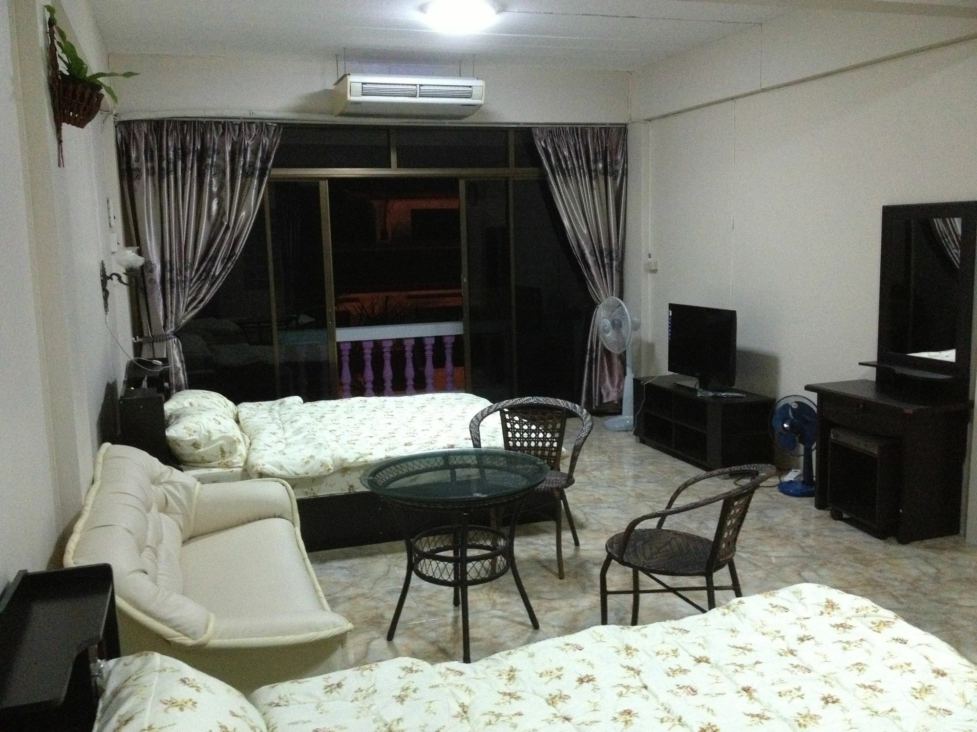 Artem'S Guesthouse Джомтиен Бийч Екстериор снимка