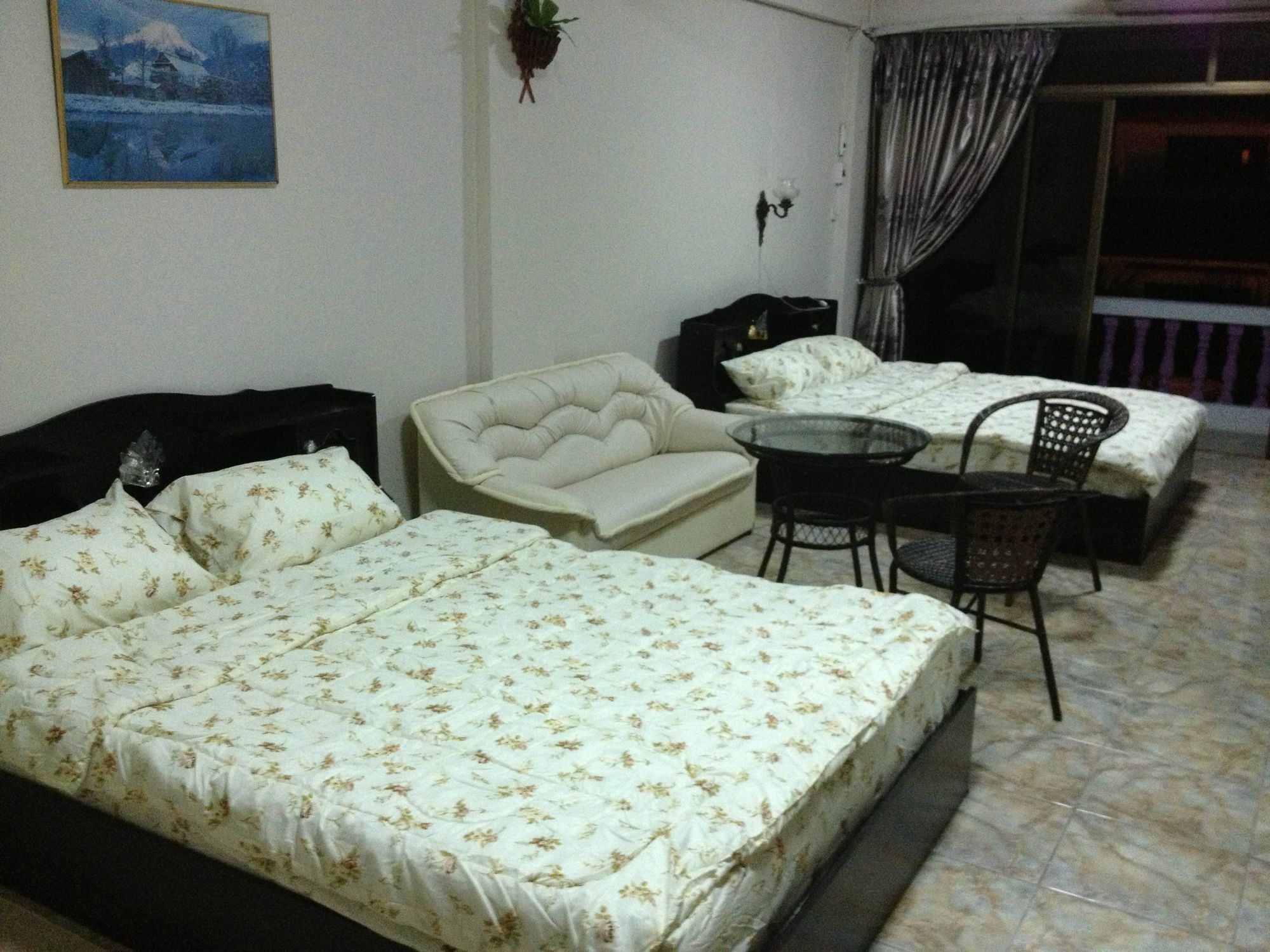 Artem'S Guesthouse Джомтиен Бийч Екстериор снимка